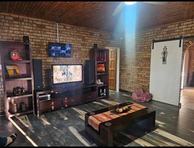 3 BEDROOM HOUSE FOR SALE IN FLORA GARDENS